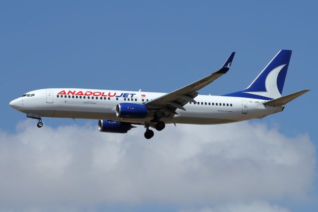 Boeing 737-800 (TC-JZO) - 06/05/2023:br /Flight from Istanbul, SAW airport, on final to runway 30.