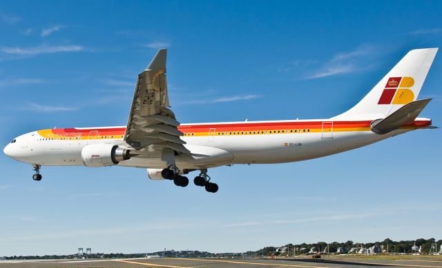 Airbus A330-300 (EC-LUB) - Hoy Social Flight as IB6165 RWY27 arrival 09/14/2014