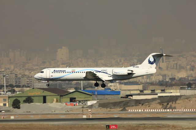 Fokker 100 (EP-ASU)