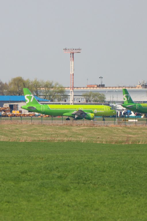 Airbus A320 (RA-73401)