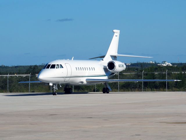 Dassault Falcon 2000 (N203WB)