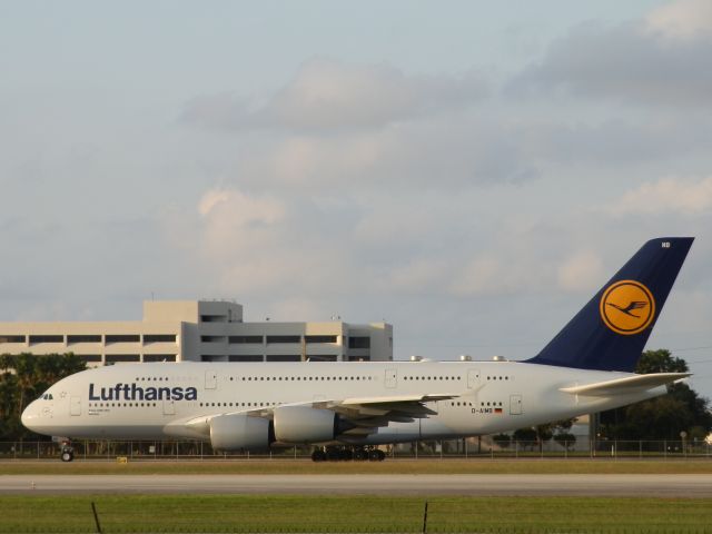 Airbus A380-800 (D-AIMB)