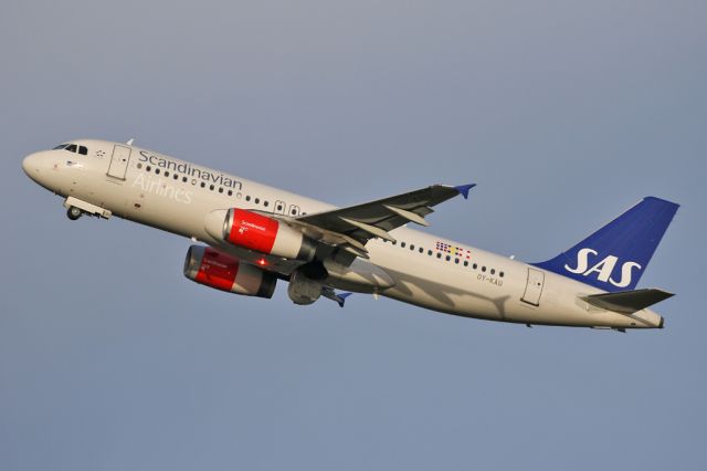 Airbus A320 (OY-KAU) - SAS540 returning to Copenhagen.  Me and this plane have never been at the airport at the same time...  first time I got photos of it.