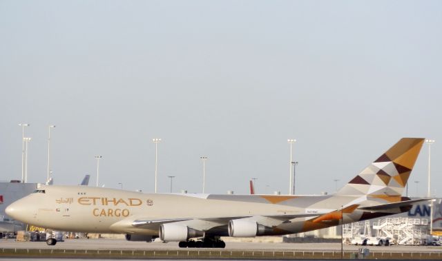 Boeing 747-400 (N476MC)