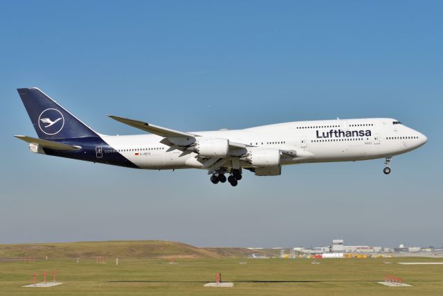 BOEING 747-8 (D-ABYA) - Short final for 10-C on 10-28-22