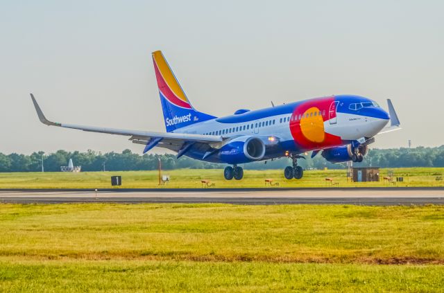 Boeing 737-700 (N230WN)