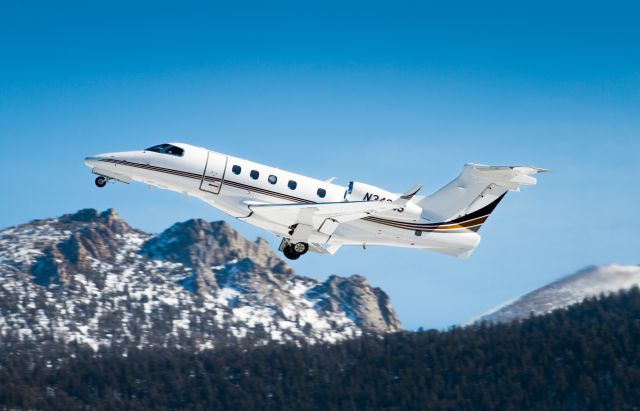 Embraer Phenom 300 (N340QS)