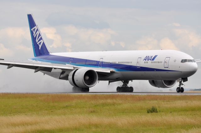 Boeing 777-200 (JA733A) - Boeing 777-381ER ANA
