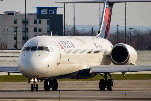 Boeing 717-200 (N981AT) - Year: 2002br /Make: Boeing br /Model: 717-2BDbr /Opby: Delta Air Lines br /Route: KBUF --> KDTW