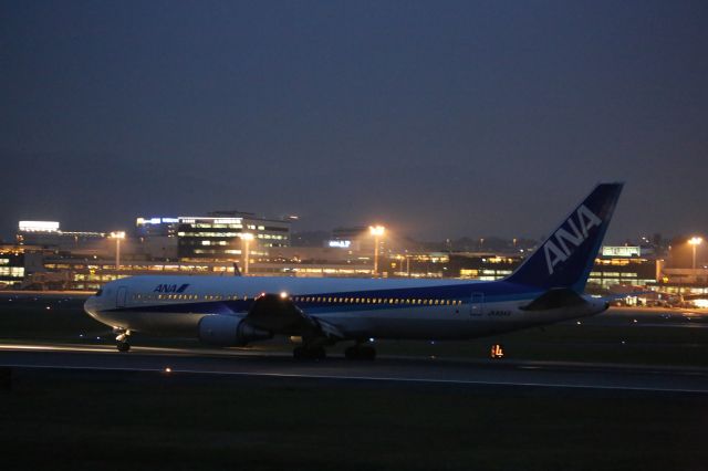 BOEING 767-300 (JA8342)