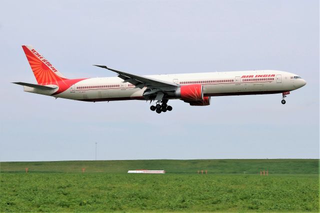 BOEING 777-300 (VT-ALS)
