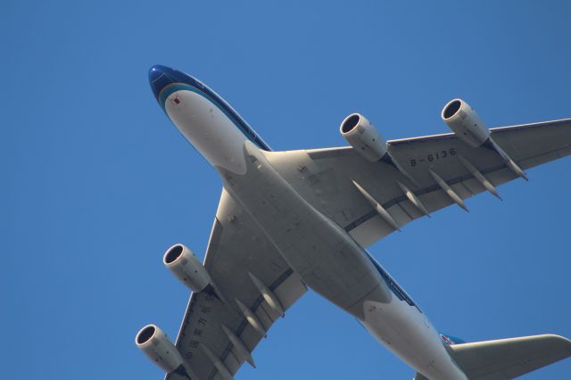 Airbus A380-800 (B-6136) - FINAL APPROACH KLAX 24R