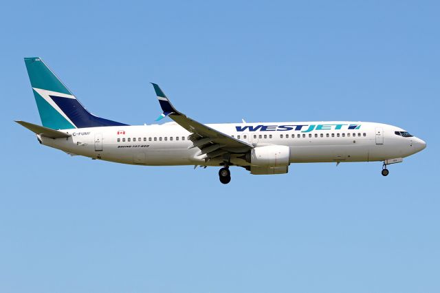 Boeing 737-700 (C-FUMF)