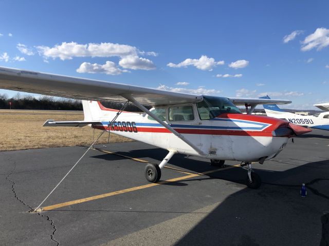 Cessna Skyhawk (N50906) - Parked at JYO