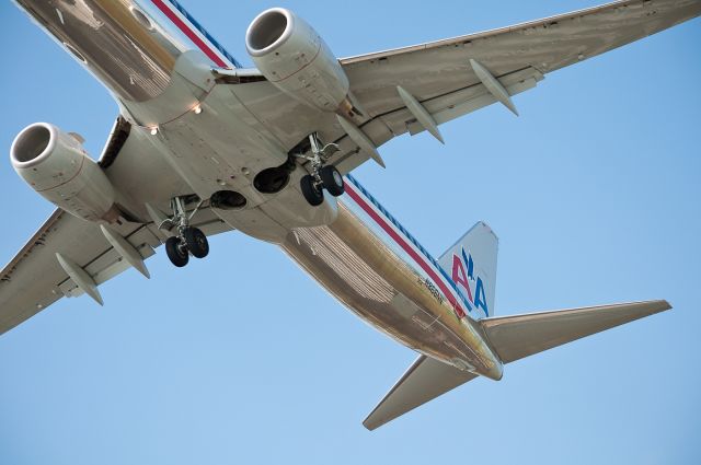 Boeing 737-800 (N866NN)