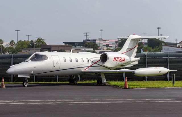 Learjet 35 (N758JA)