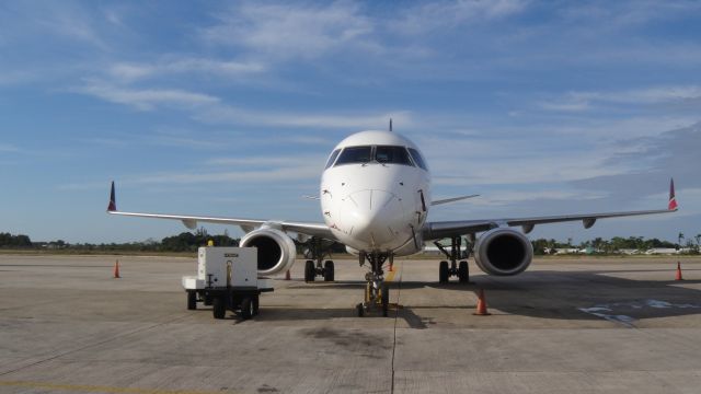 Embraer ERJ-190 (N935TA)