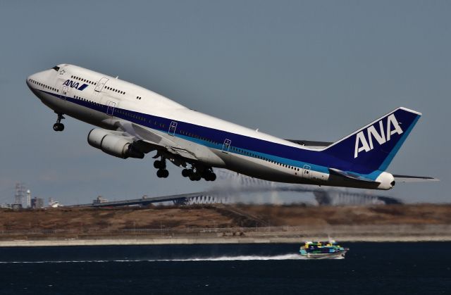 Boeing 747-400 (JA8966)