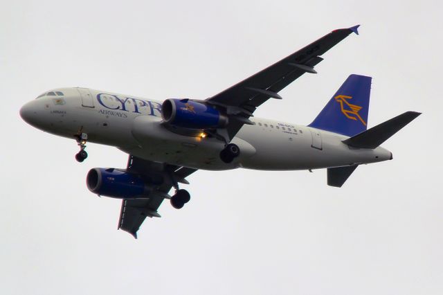 Airbus A319 (5B-DCF)