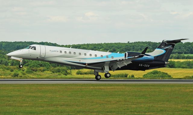 Embraer Legacy 600/650 (A6-SSV)