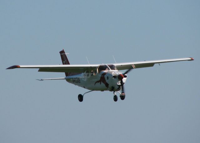 Cessna Centurion (N410AB) - A Texas Longhorn landing on runway 14 at the Shreveport Downtown airport.
