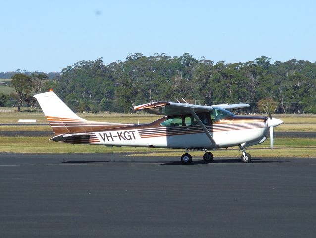 Cessna Skylane (VH-KGT) - Cessna TR182 Turbo Skylane RG VH-KGT (R18201623) at Wynyard Airport Tasmania Australia 20 April 2024.