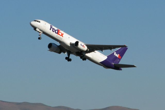 Boeing 757-200 (N918FD) - Climbing away from 16R