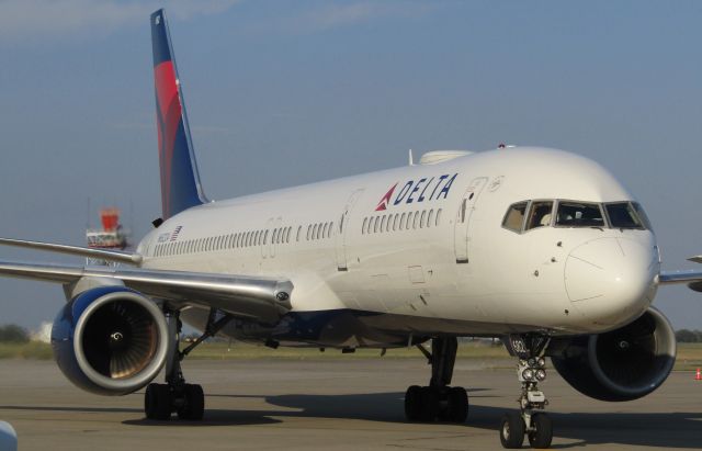 Boeing 757-200 (N682DA) - *****SELECT FULL FOR HD*****br /br /br /br /br /br /Boston Red Sox charter!!! (taken at the cargo ramp)br /br /br /br /br /br /*****SELECT FULL FOR HD*****