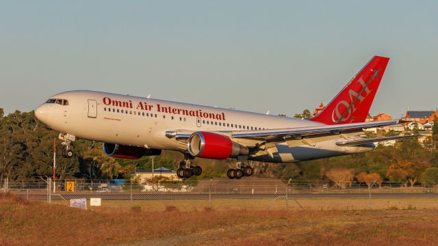 BOEING 767-200 (N225AX)