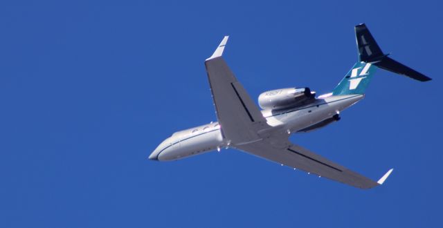 Gulfstream Aerospace Gulfstream IV (N352FT) - Shortly after departure is this 2000 Gulfstream Aerospace G-IV SP in the Autumn of 2023.