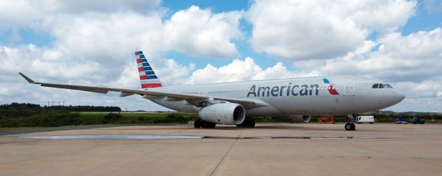 Airbus A330-200 (N283AY) - Resting at the AA hanger waiting to fly out to Frankfurt tonightbr /br /8/11/18