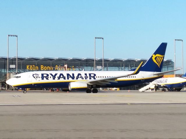 Boeing 737-800 (EI-DAH)