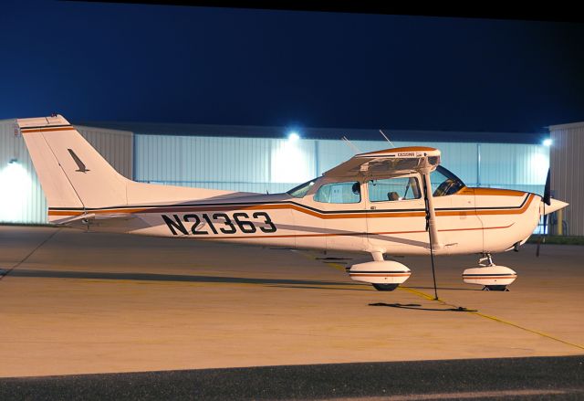 Cessna Skyhawk (N21363) - Seen at KFDK on 7/12/2010.      http://discussions.flightaware.com/profile.php?mode=viewprofile&u=269247