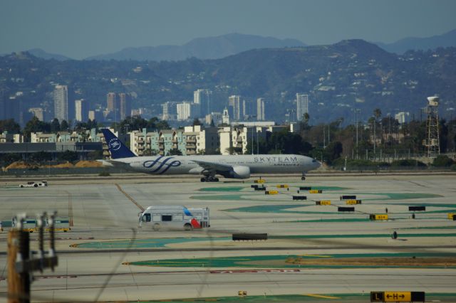 BOEING 777-300ER (F-GZNE)