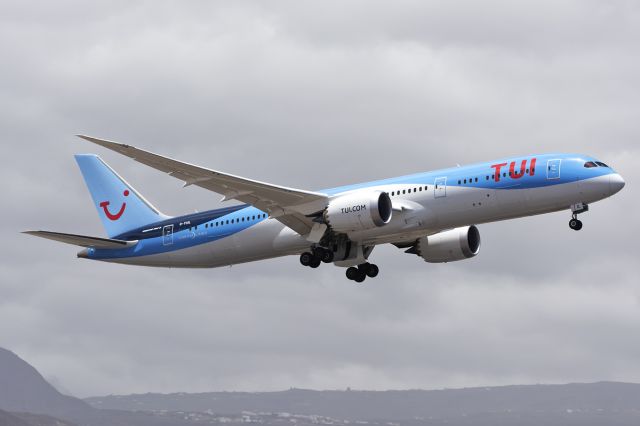 Boeing 787-9 Dreamliner (G-TUIL)