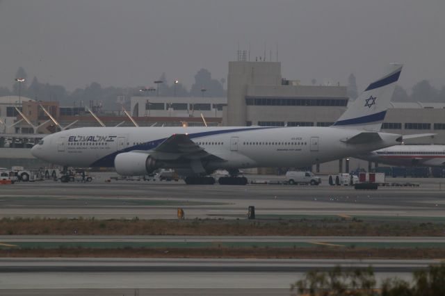 Boeing 777-200 (4X-ECE)