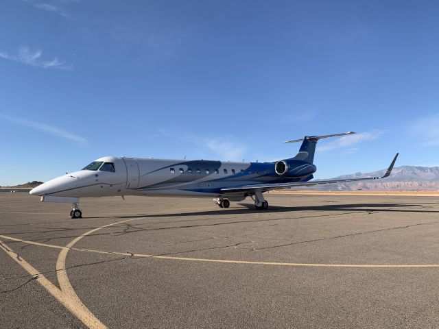 Embraer Legacy 600/650 (N10HC) - Jet Linx Legacy 650 lingering on the north end of the FBO ramp 