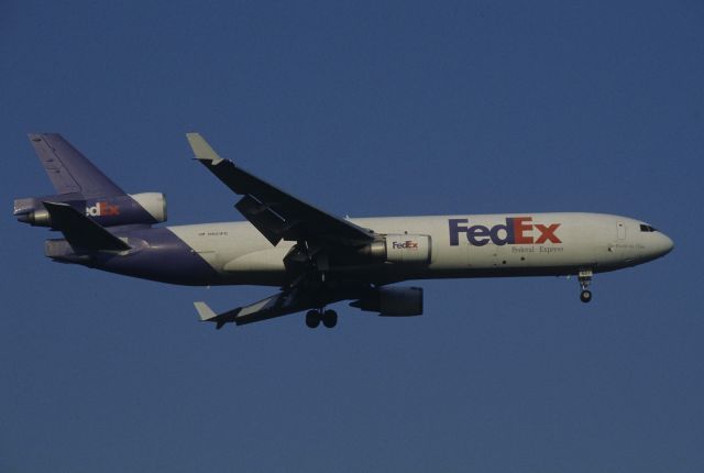 Boeing MD-11 (N601FE) - Final Approach to Narita Intl Airport Rwy34L on 1998/05/21