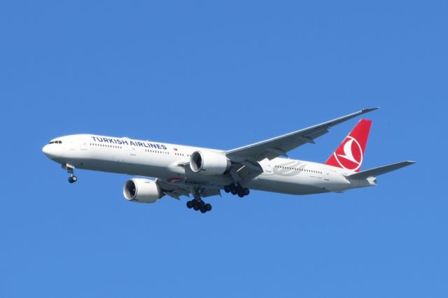 BOEING 777-300ER (TC-LJE)