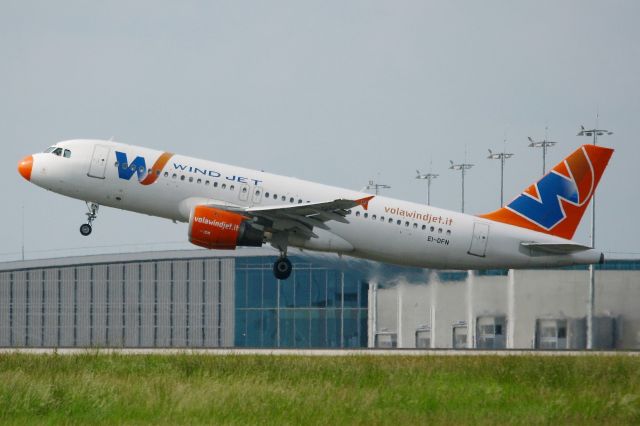 Airbus A320 (EI-DFN) - Airbus A320-211, Take off Rwy 26R, Roissy Charles De Gaulle Airport (LFPG-CDG)