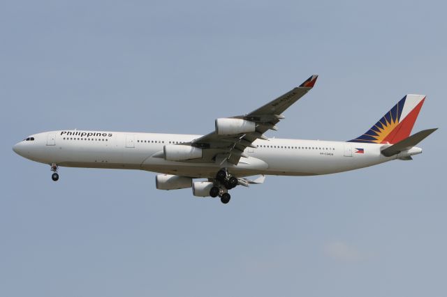 Airbus A340-300 (RP-C3434) - August 3, 2009 - Approached Vancouver, BC 