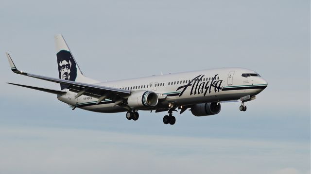 Boeing 737-900 (N440AS) - BOE712 on final to Rwy 16R during a flight test on 11/11/13. (LN:4675 cn 41705).