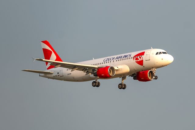 Airbus A320 (OK-HEU)