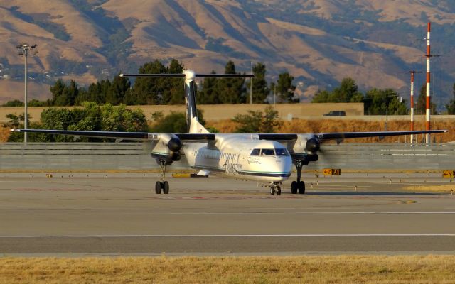 de Havilland Dash 8-400 (N434MK)