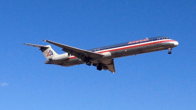 McDonnell Douglas MD-82 (N486AA)