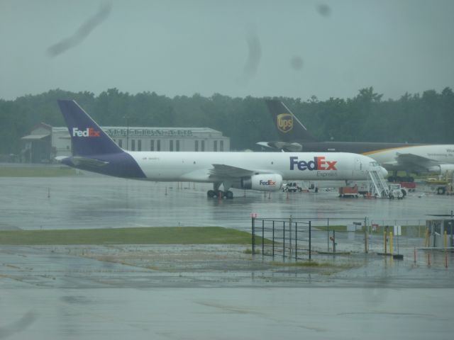 Boeing 757-200 (N948FD)