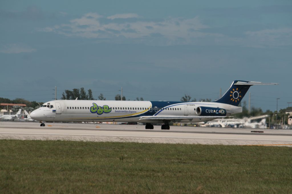 McDonnell Douglas MD-83 (N120MN)