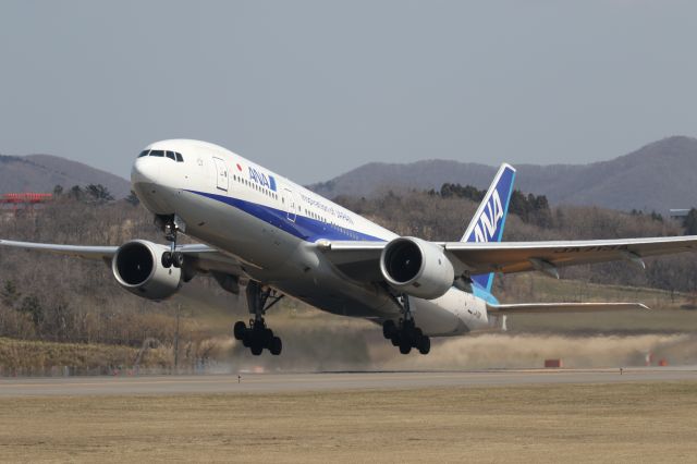 Boeing 777-200 (JA713A) - 10 April 2016:HKD-HND.