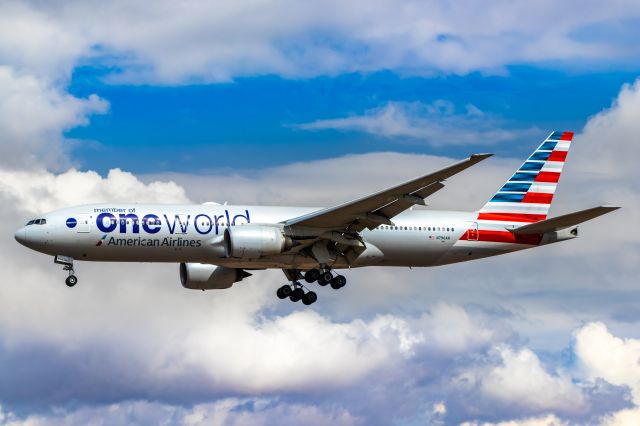 Boeing 777-200 (N796AN) - American Airlines 777-200 in One World special livery landing at PHX on 10/16/22. Taken with a Canon 850D and Tamron 70-200 G2 lens.