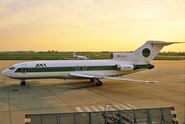 Boeing 727-100 (D-AHLS) - Taxiing in (Nose out) at Bremen Airport - 1986-06-16.